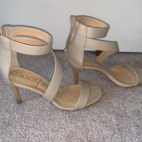 Nude straps heels - Picture 4 of 5